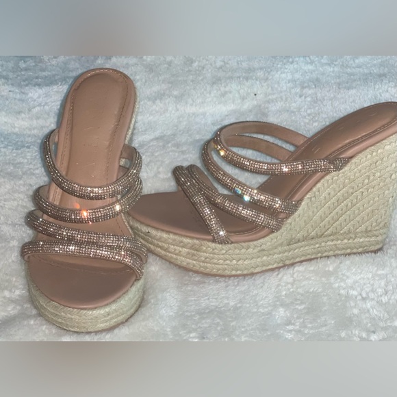 Beautiful wedges size 7 women with diamonds/jewels - Picture 6 of 9